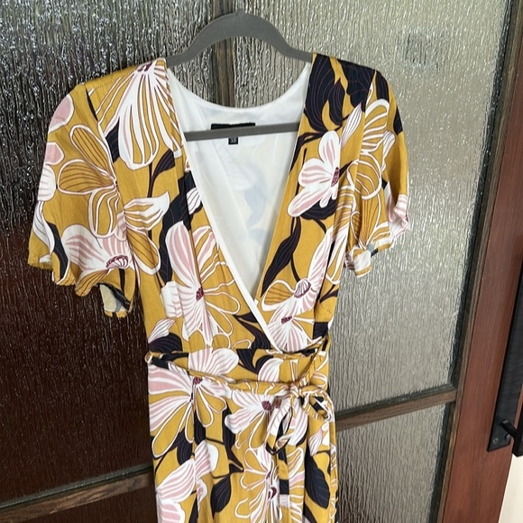 Slate and Willow Mod Daisy Wrap Dress size XS - Picture 5 of 10